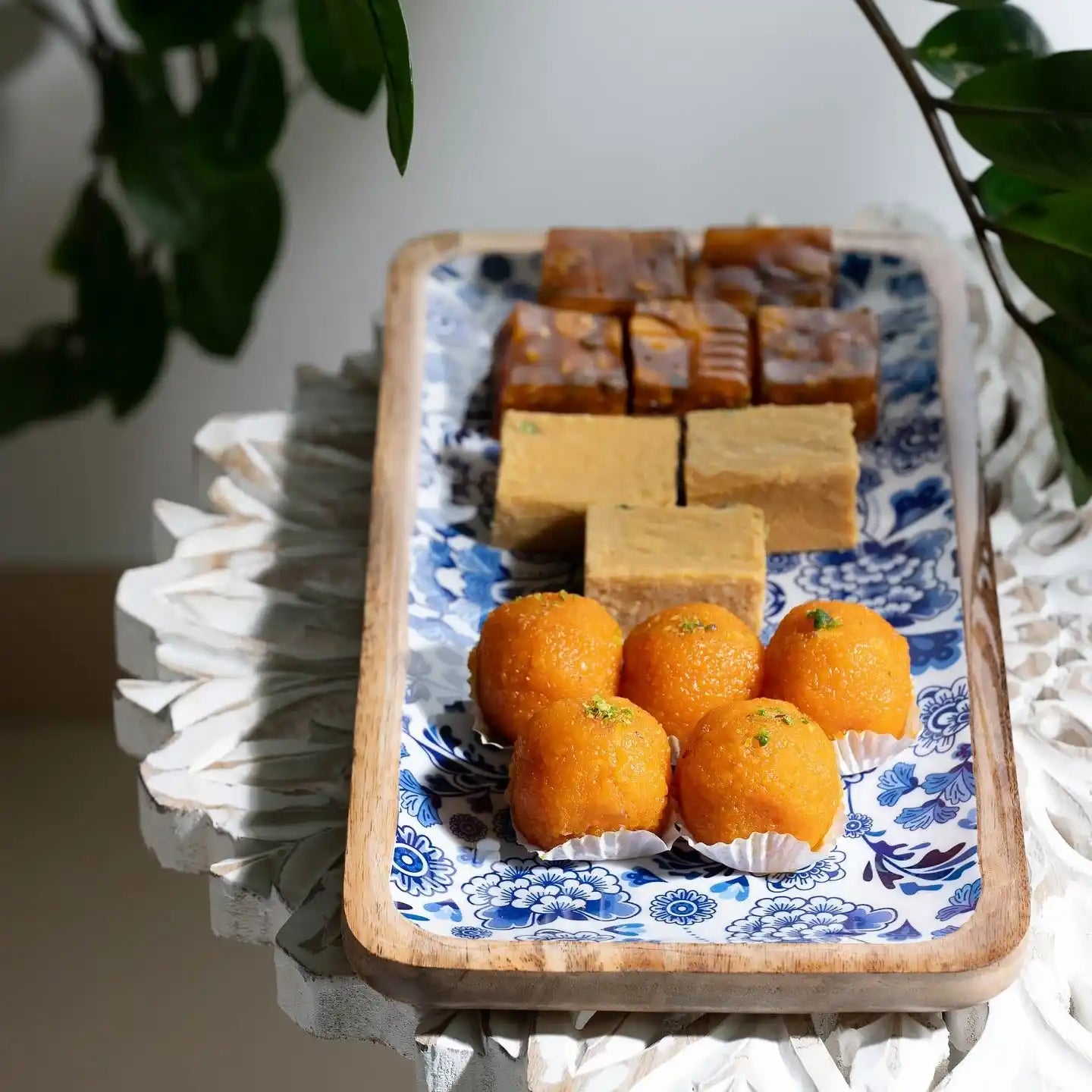 Elegant Blue Blossom Print Wooden Serveware