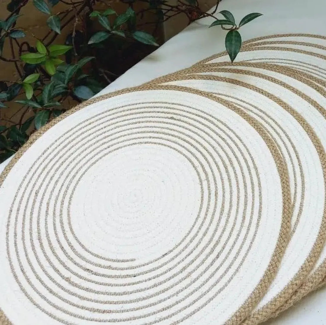 White & Beige Spiral Dual-Color Placemats