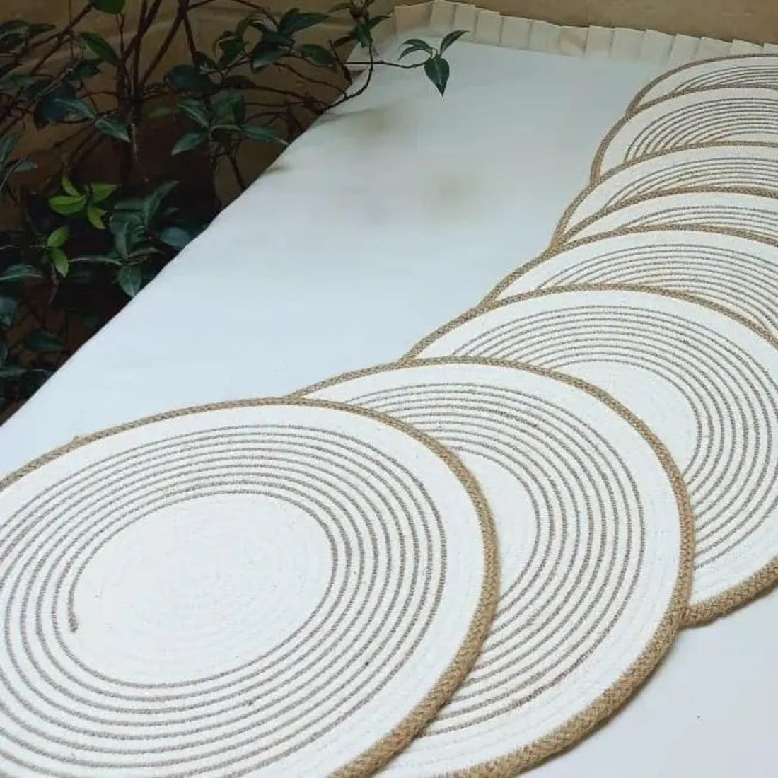 White & Beige Spiral Dual-Color Placemats