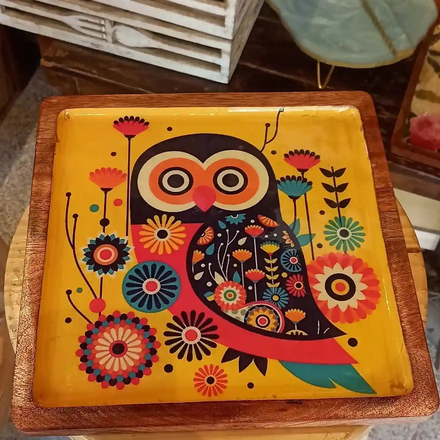 Elegant Wooden Yellow Owl Print Serveware