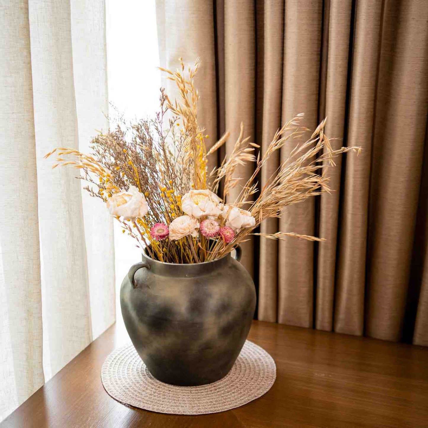 Antique Grace Vase with Dried Flower Black Decor