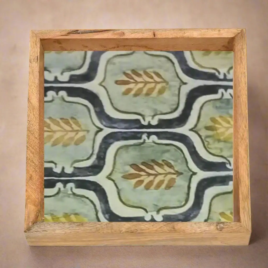 Green Leaf Lattice Print Wooden Serveware