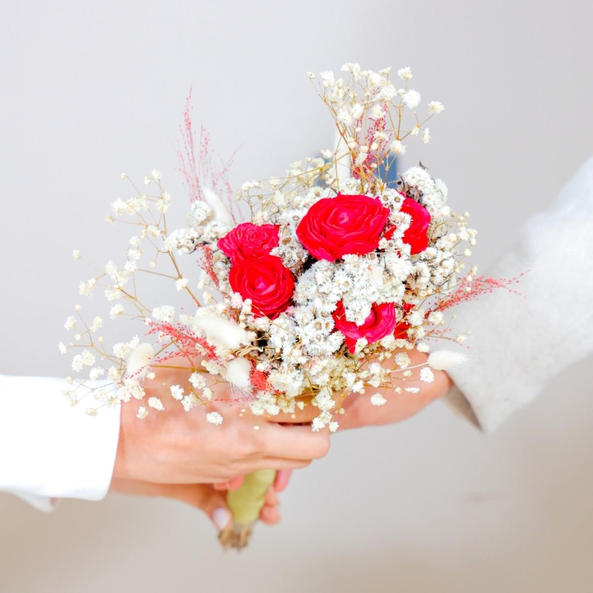 Romantic Essence Dried Flower Valentine Bunch